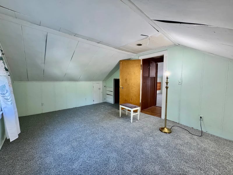 Additional upper-level room, reverse view