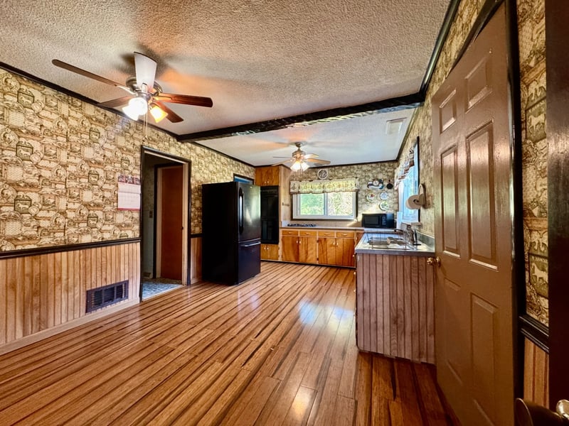 Kitchen, main view